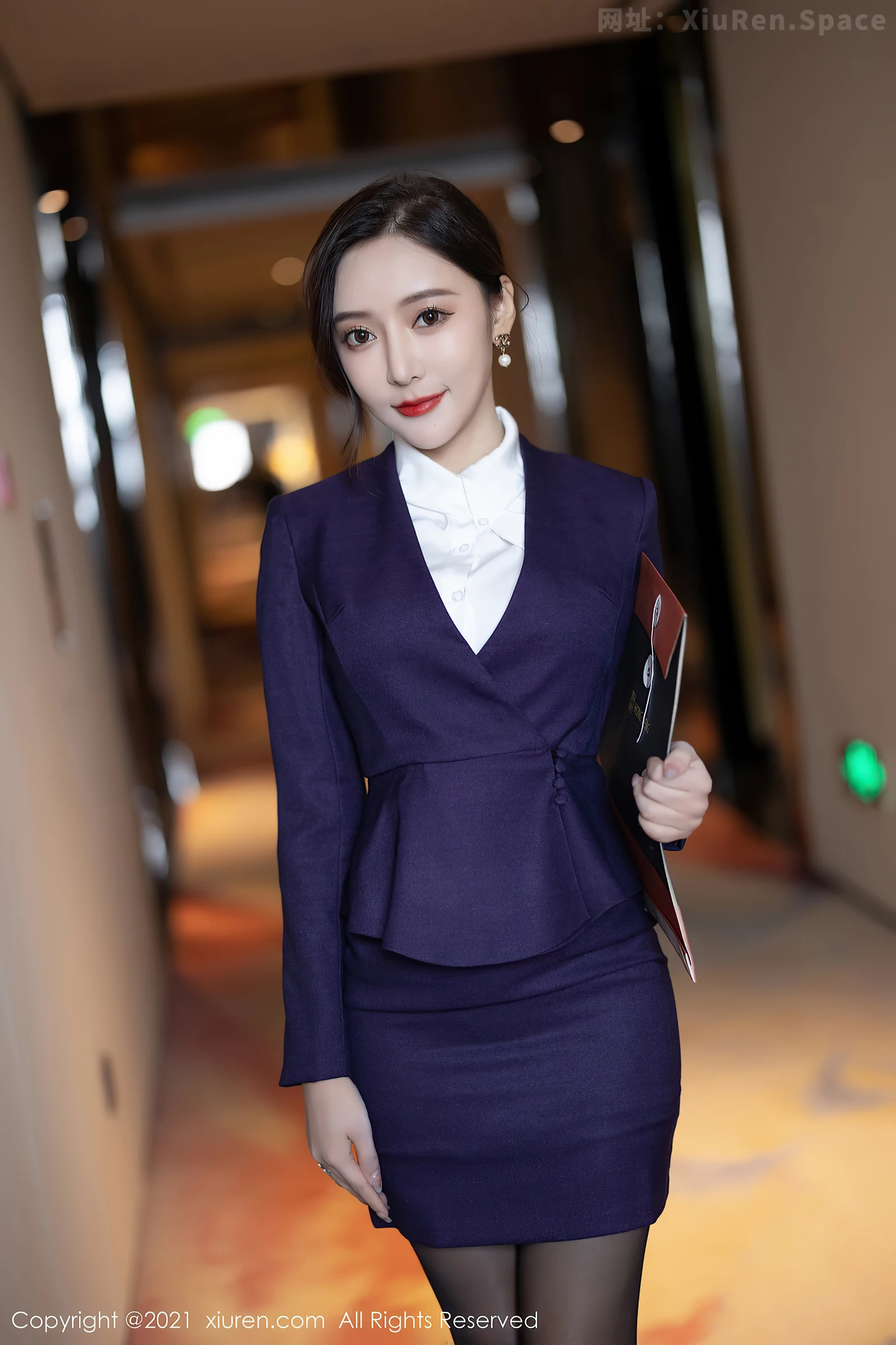 图片[2]-[XiuRen秀人网]VOL.4184 女神王馨瑶yanni职业装OL主题露性感内衣配开档黑丝诱惑写真85P-秀人网官方网站